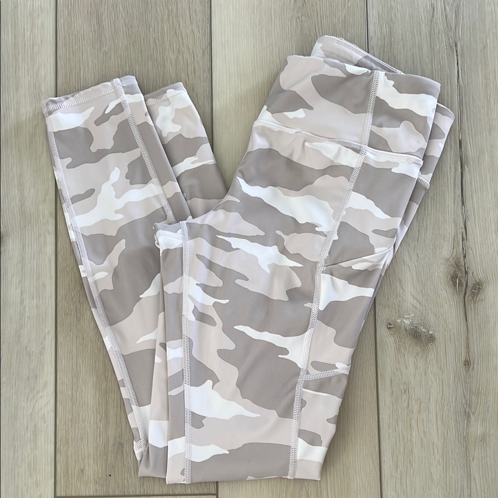 Athleta Women’s Beige Camouflage Leggings / MT